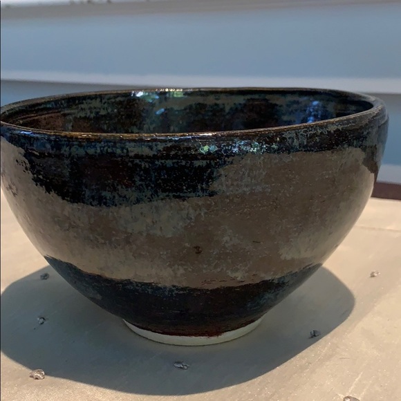 Handmade pottery bowl. - Picture 6 of 6